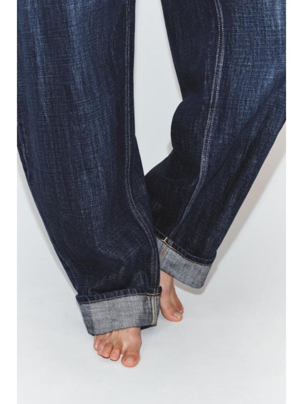 ZARA TRF MID-RISE BARREL FOLDED JEANS - Picture 4 of 10